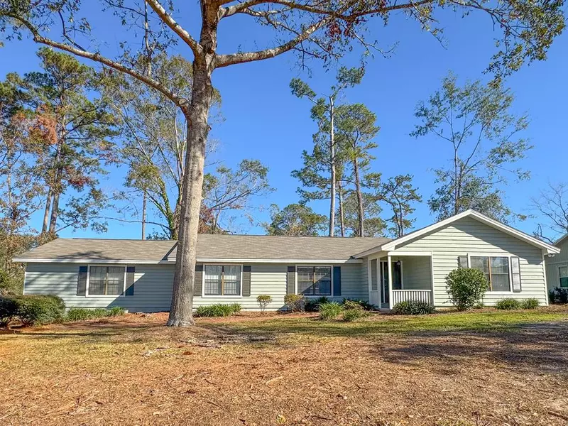 2109 Oakgrove Circle, Valdosta, GA 31602