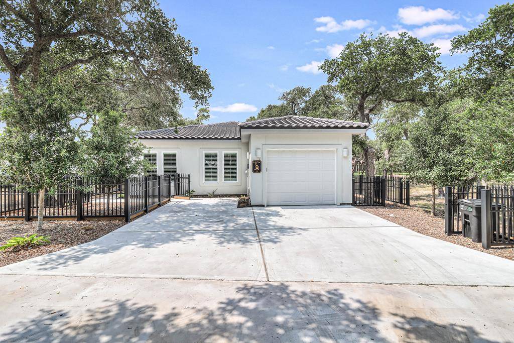 1109 Acorn, Fulton, TX 78358