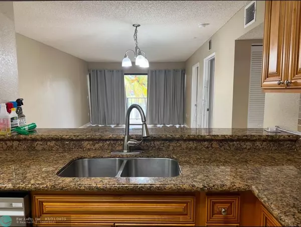 West Palm Beach, FL 33411,1540 Lake Crystal Drive #G