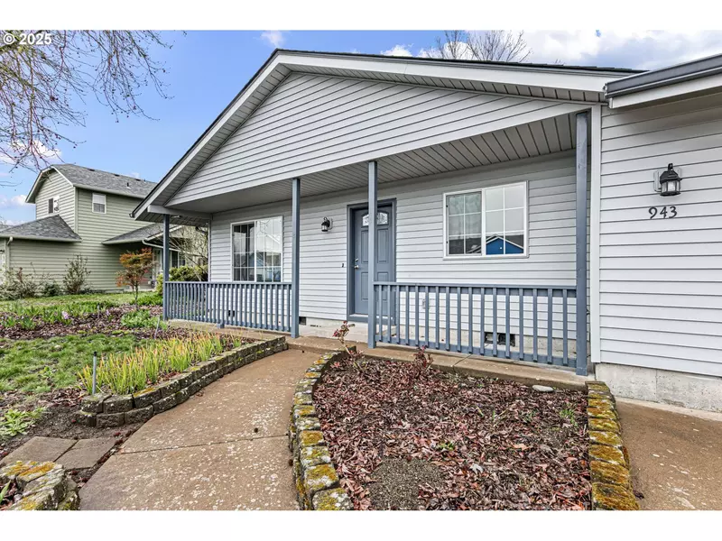943 SMITH ST, Harrisburg, OR 97446