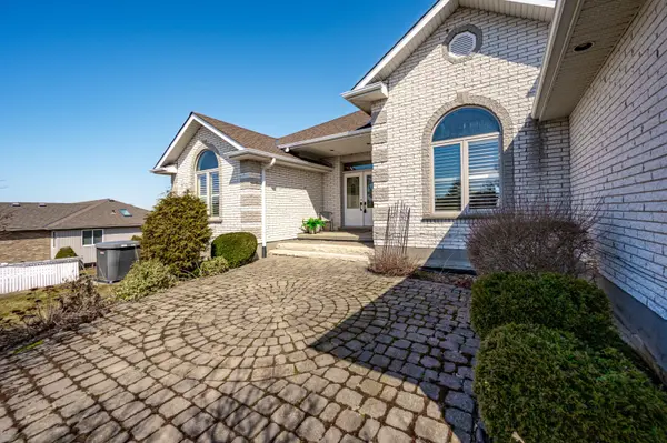 Centre Wellington, ON N0B 1J0,45 Torrance LN