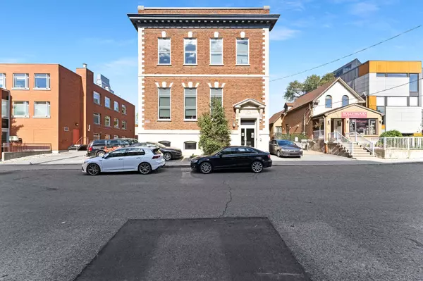 West Centre Town, ON K1R 6S3,43 Eccles ST N #Upper Unit