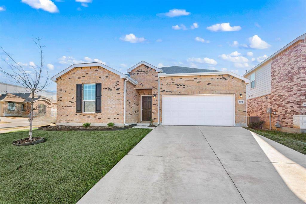 1104 Bluespire Drive, Fort Worth, TX 76131