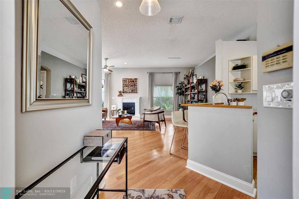 Hollywood, FL 33019,1101 Scarlet Oak St
