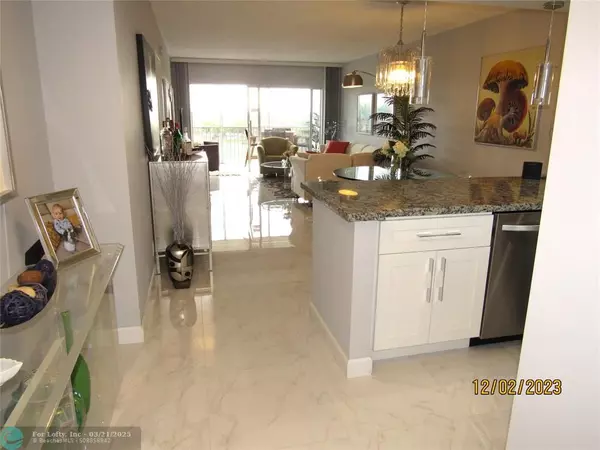 Pompano Beach, FL 33069,3050 N Palm Aire Dr #806