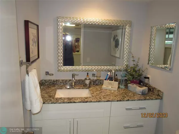 Pompano Beach, FL 33069,3050 N Palm Aire Dr #806