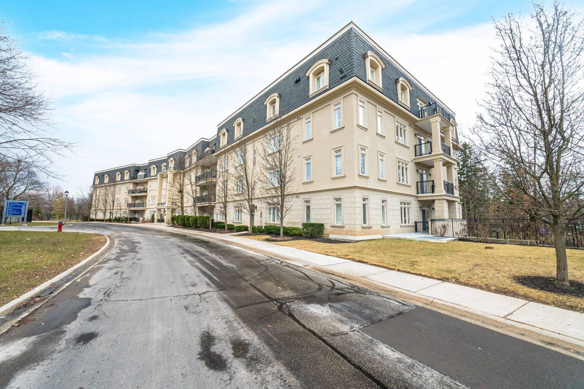 Milton, ON L9T 6A1,443 Centennial Forest DR #PH 408
