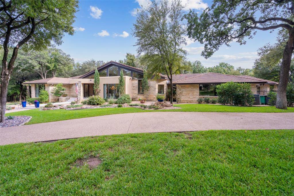 8225 Ashbriar Lane, Fort Worth, TX 76126