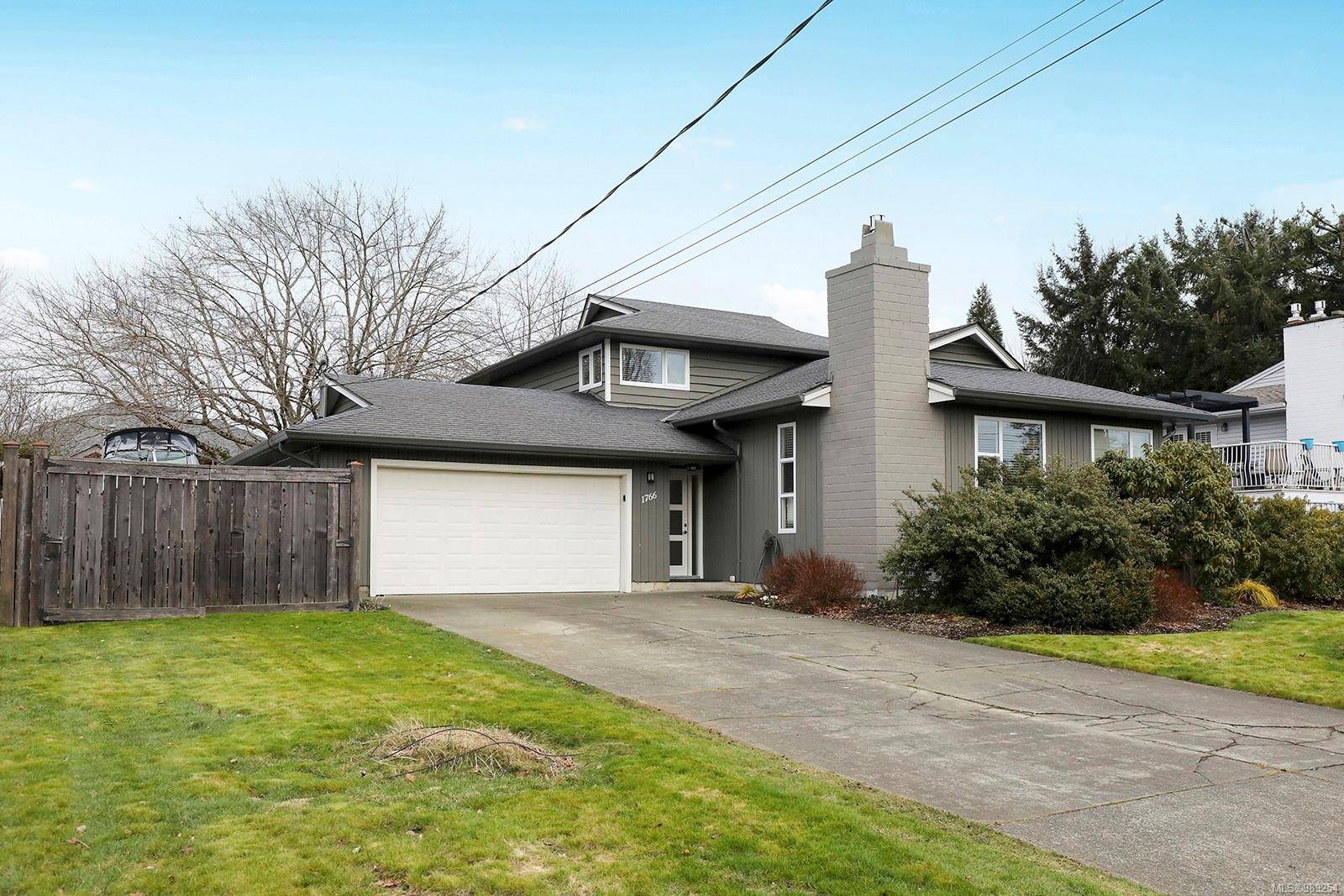 Comox, BC V9M 2L4,1766 Linden Ave