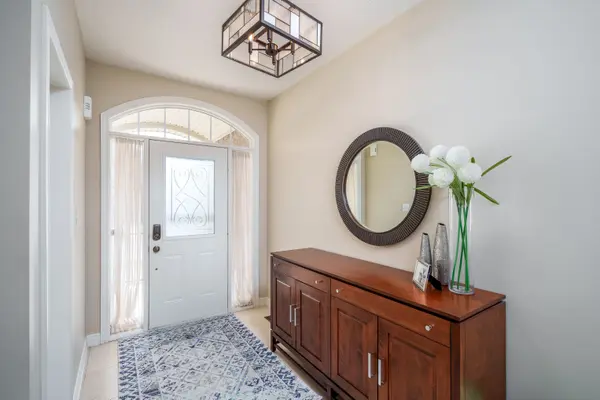 Aurora, ON L4G 0G6,18 Tonner CRES