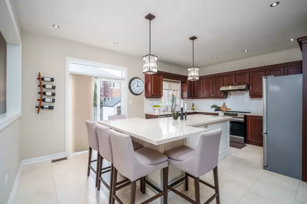 Aurora, ON L4G 0G6,18 Tonner CRES