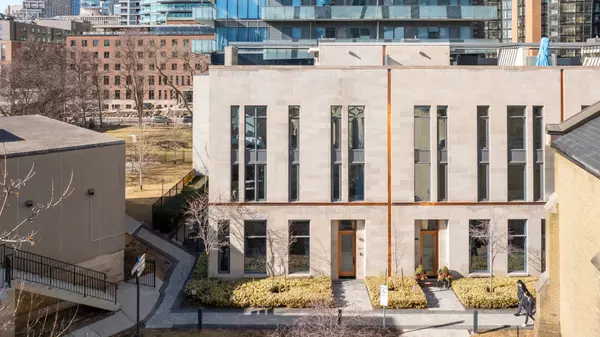 63 St. Mary ST #TH 5, Toronto C01, ON M5S 0A4