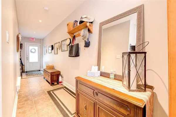 Oakville, ON L6K 1E3,122 Lakeshore RD W
