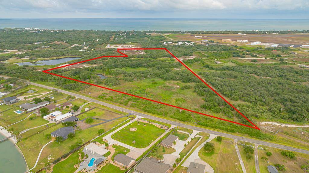531-R Silverleaf Ln., Rockport, TX 78382