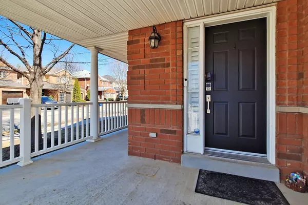 Newmarket, ON L3X 2Y7,861 Oaktree CRES
