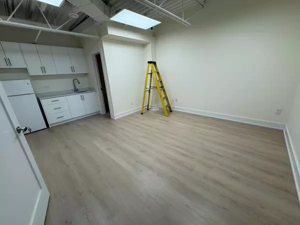 Vaughan, ON L4K 3T8,665 Millway AVE #26B-A