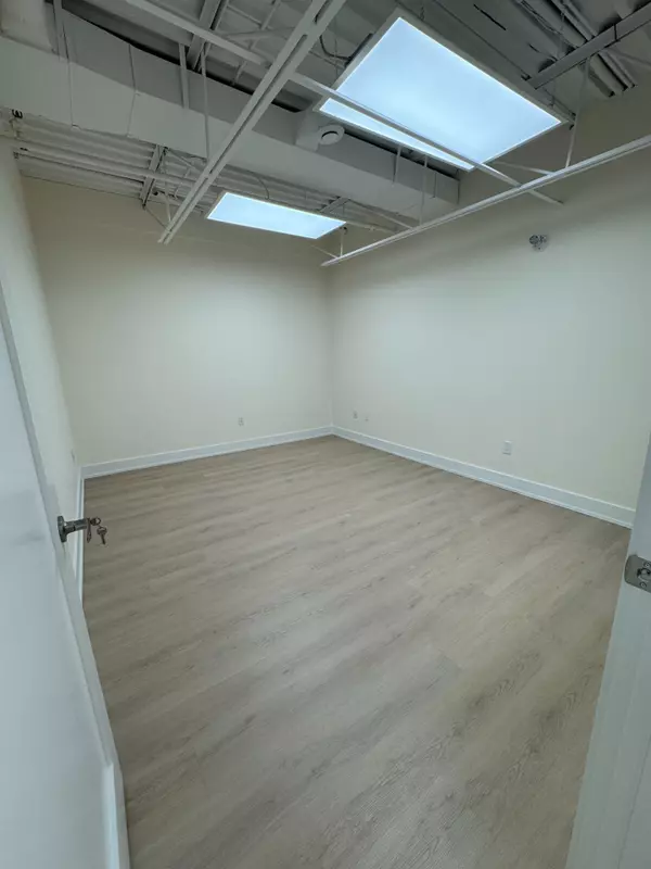 Vaughan, ON L4K 3T8,665 Millway AVE #26B - B