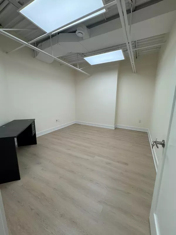 Vaughan, ON L4K 3T8,665 Millway AVE #26B - B