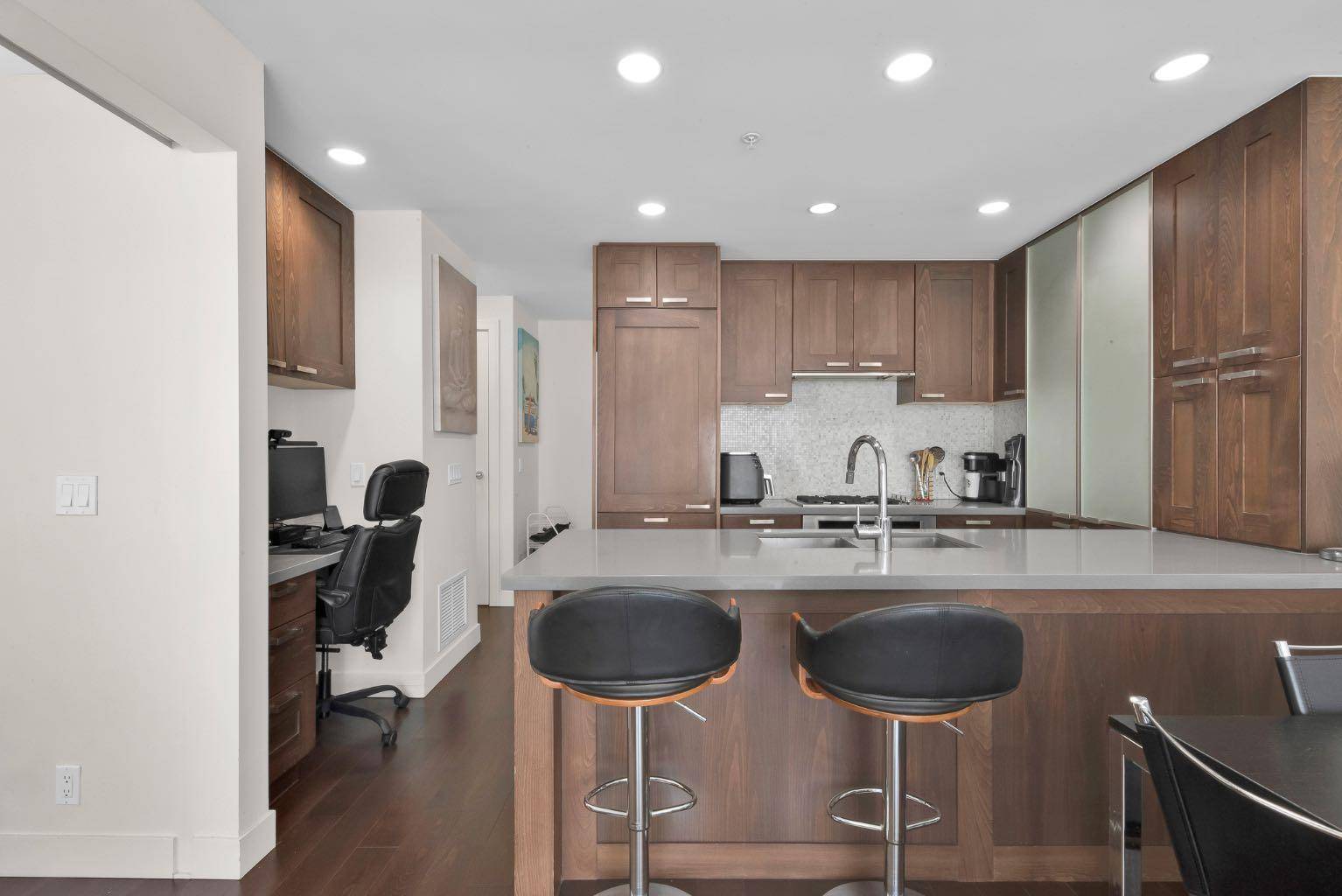 Calgary, AB T2P 0S7,222 Riverfront AVE Southwest #2018
