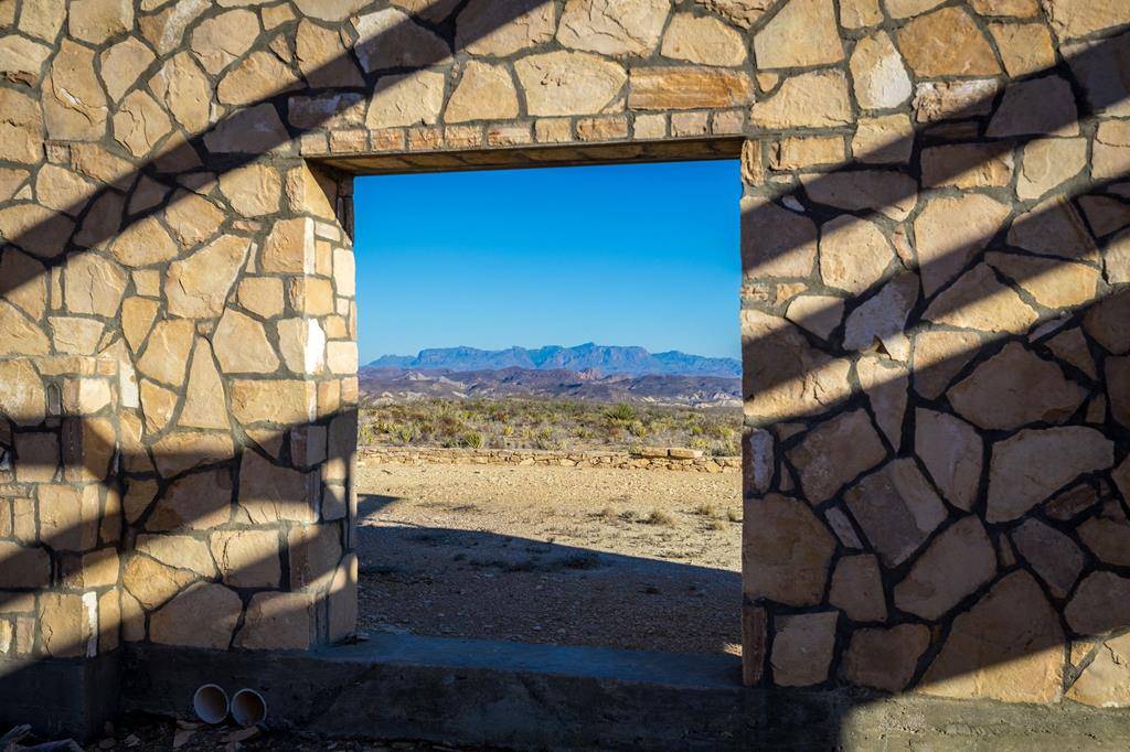 555 E Starhawk DR, Terlingua, TX 79852
