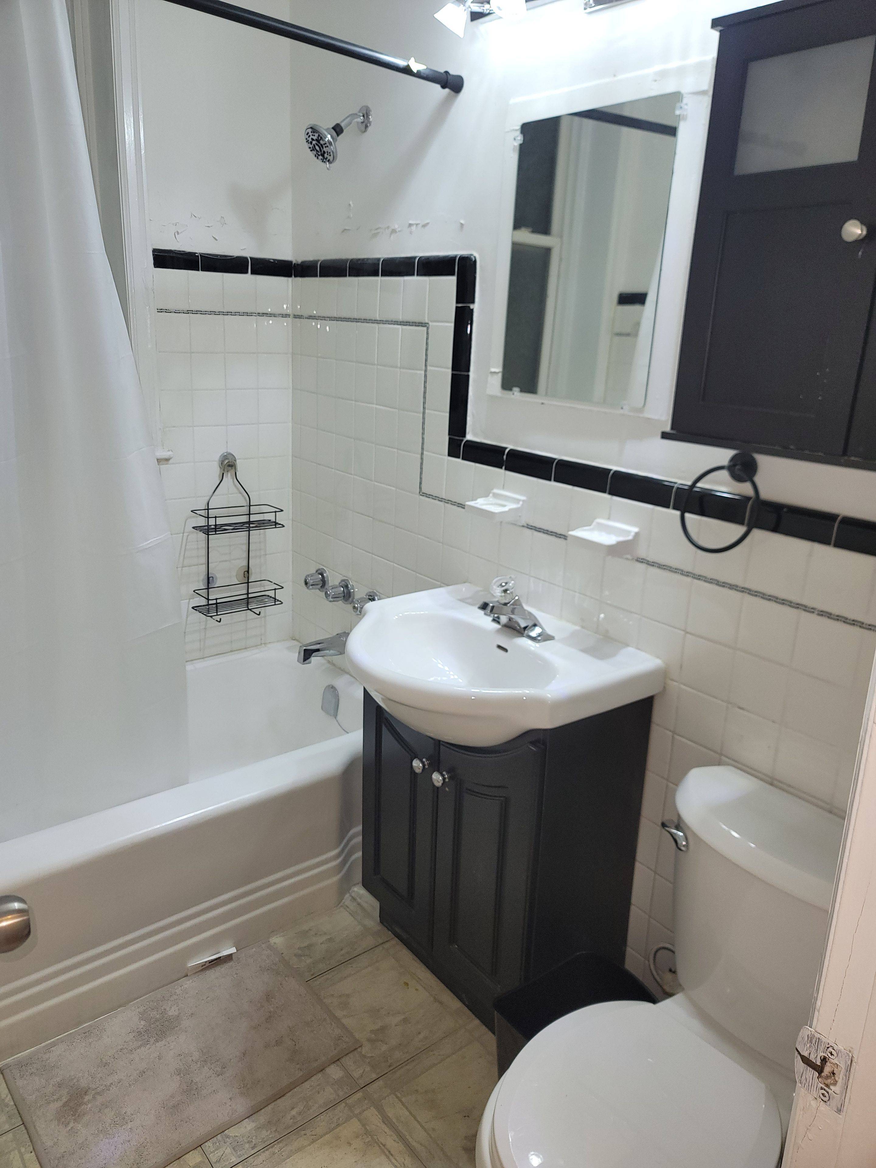 Brampton, ON L6W 2A7,51 Queen ST E #2