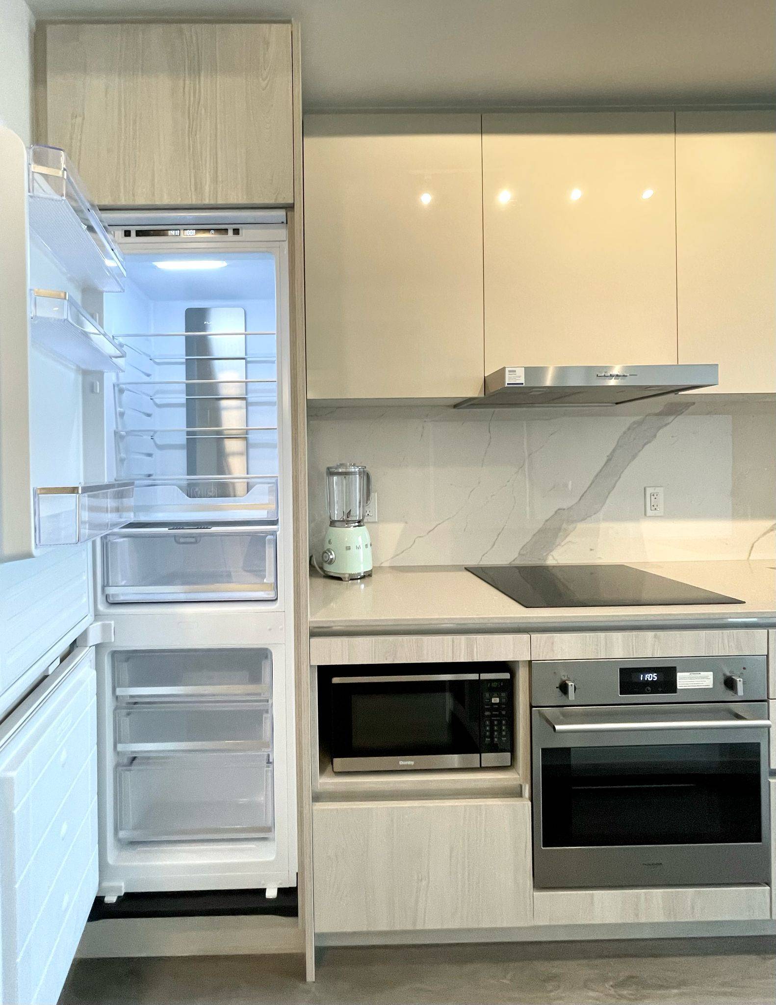 Vaughan, ON L4K 0R1,225 Commerce ST #1207