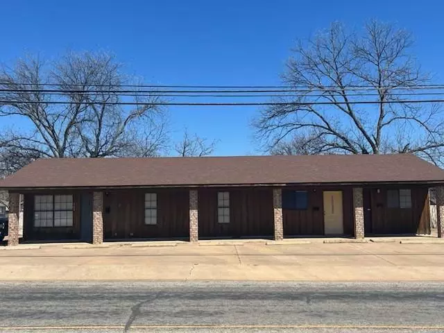 Brady, TX 76825,602 W 17th Street