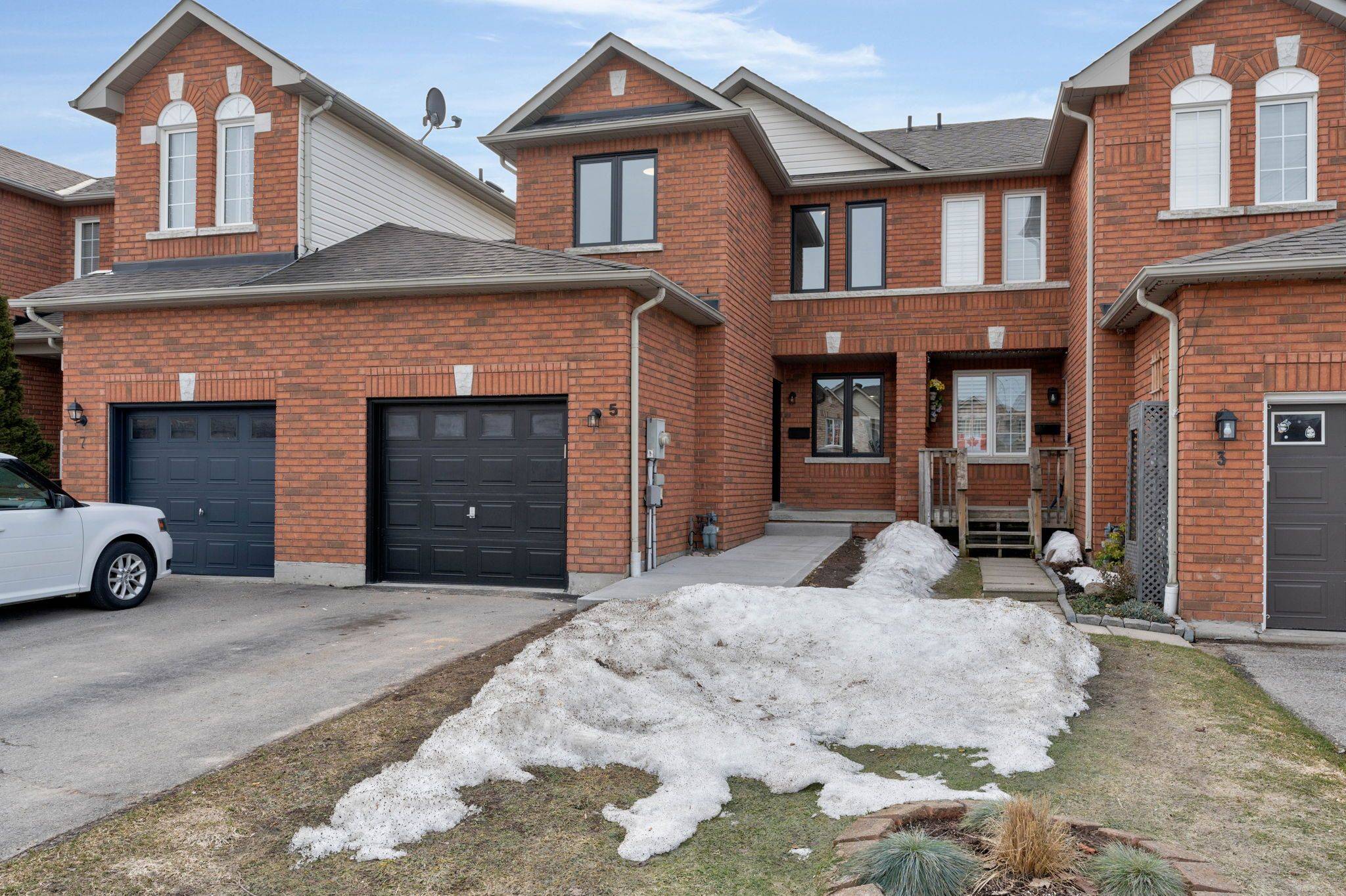 5 Wildwood TRL,  Barrie,  ON L4N 9Y6