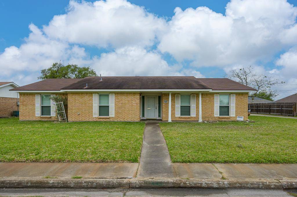 1531 W Palm,  Aransas Pass,  TX 78336