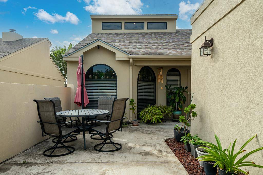 108 Pebble Creek, Rockport, TX 78382