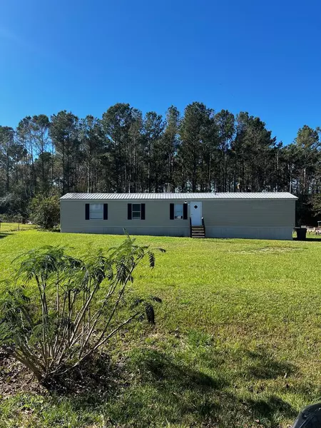 6318 Pinelake Circle, Ray City, GA 31645