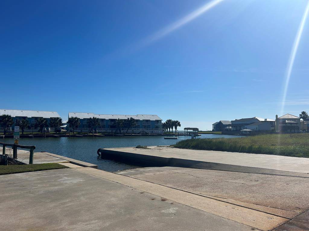 113 Breezeway Drive,  Rockport,  TX 78382