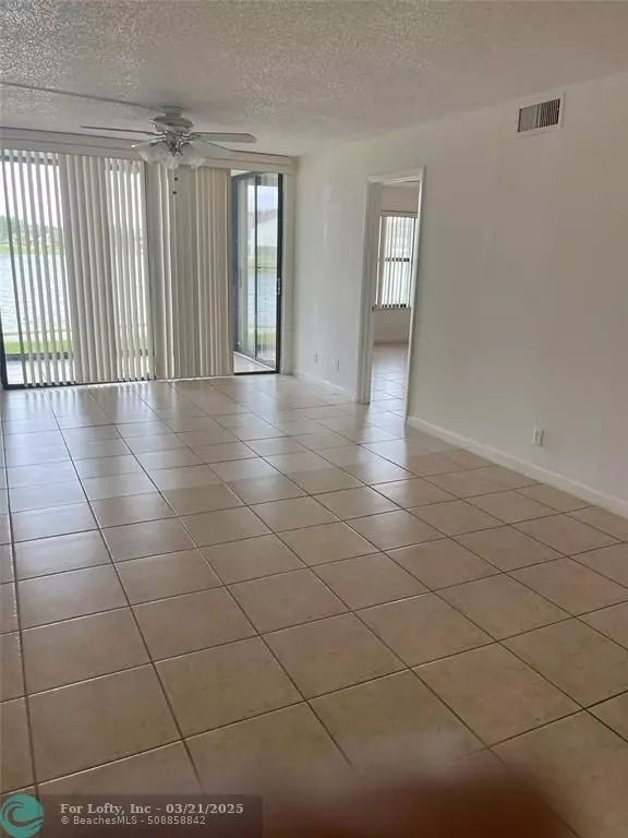 206 NW Lake Pointe Dr #104,  Oakland Park,  FL 33309