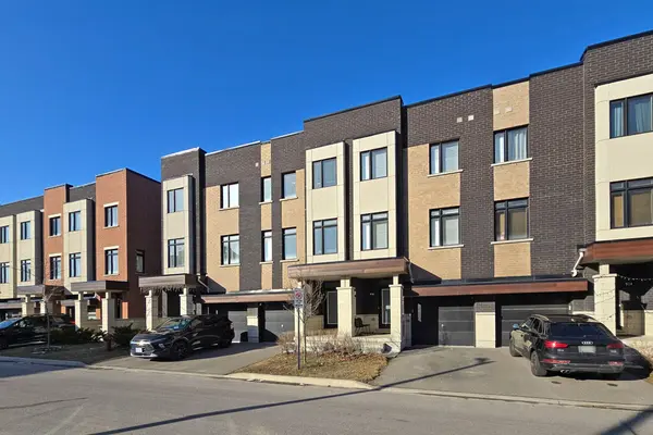 918 Kicking Horse PATH, Oshawa, ON L1J 0B4