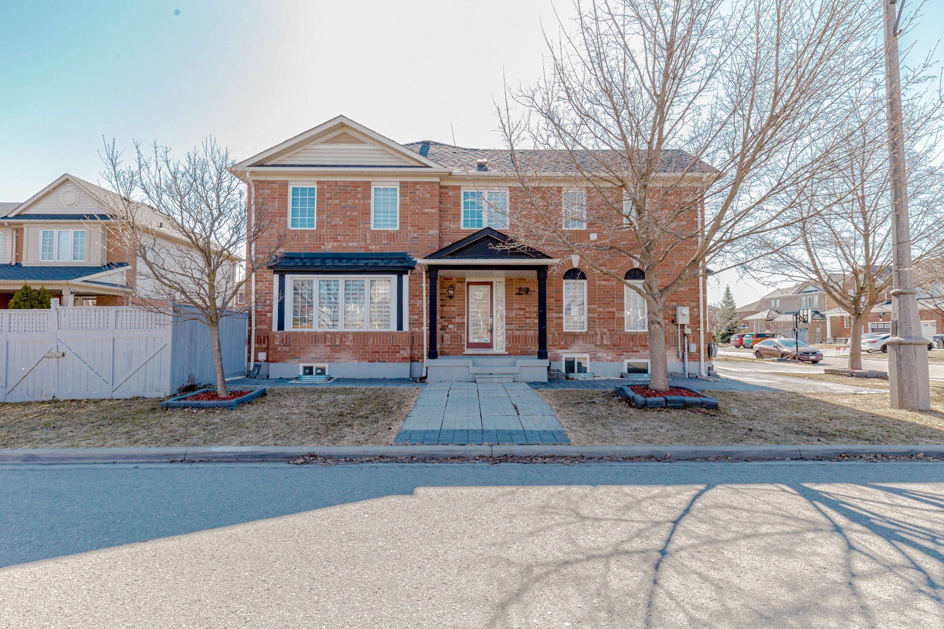 Brampton, ON L7A 3M8,29 Jessop DR