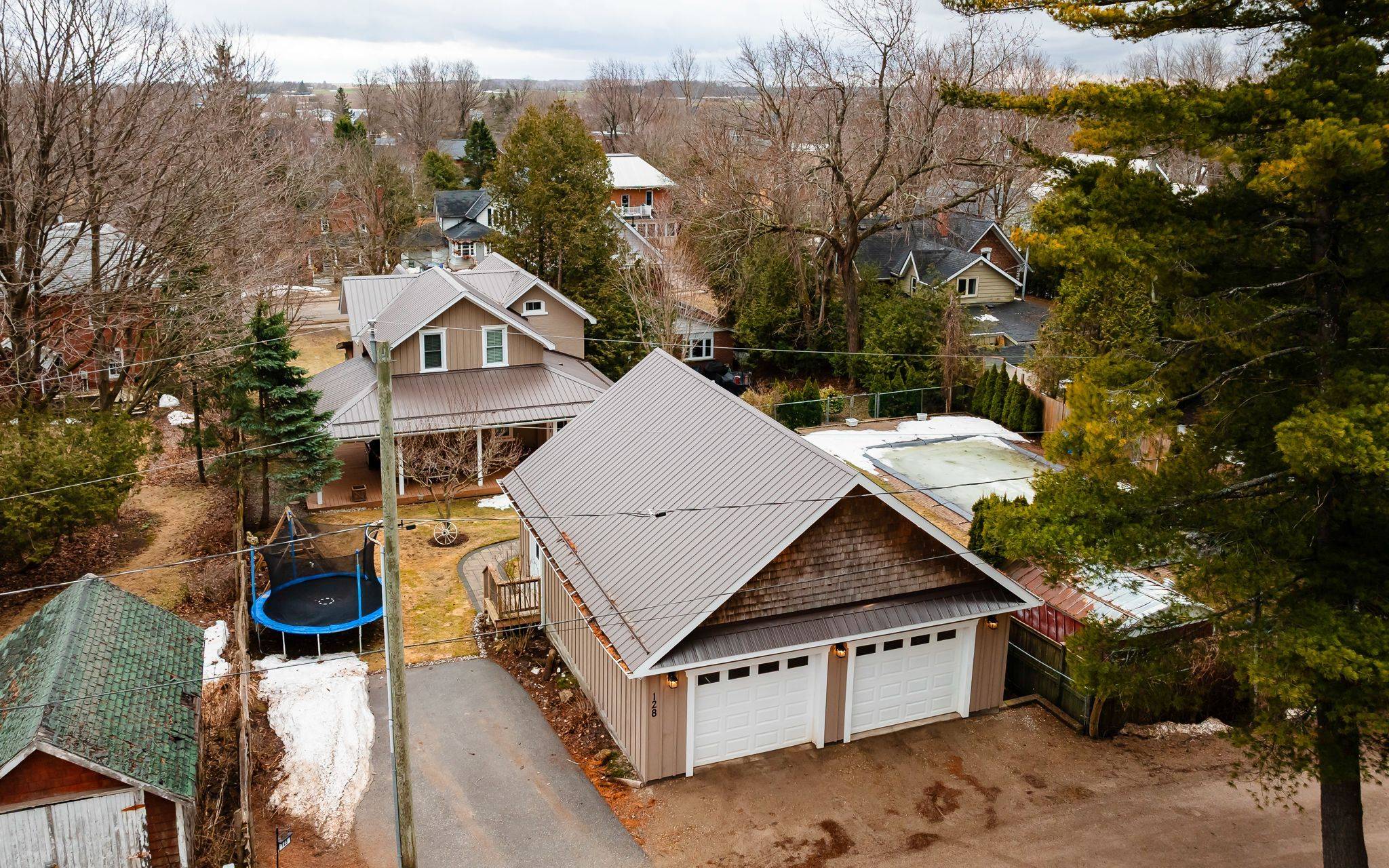 Shelburne, ON L9V 2X3,128 Second AVE W