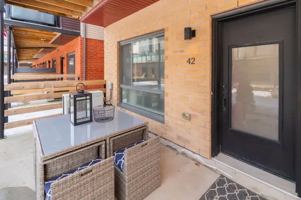 Barrie, ON L4N 9C8,369 Essa RD #42