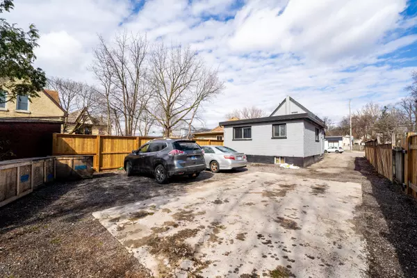 London East, ON N5Z 1S2,451 Hamilton RD