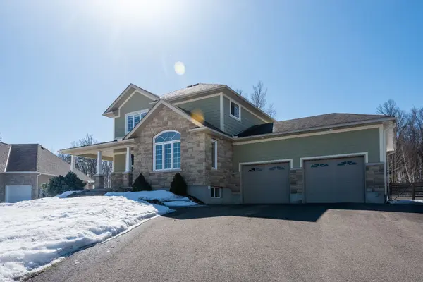 Laurentian Valley, ON K8A 8N9,63 Heron DR