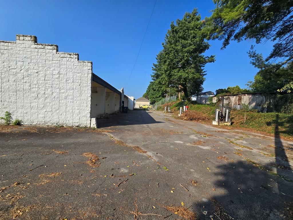 Bristol, TN 37620,1708 Volunteer Parkway