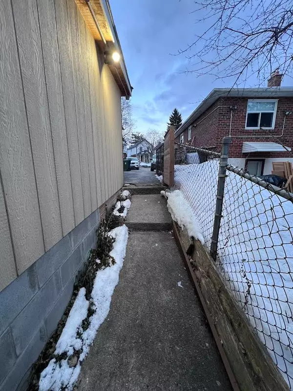 Toronto W04, ON M9N 3C3,208 Rosemount AVE #BSMNT