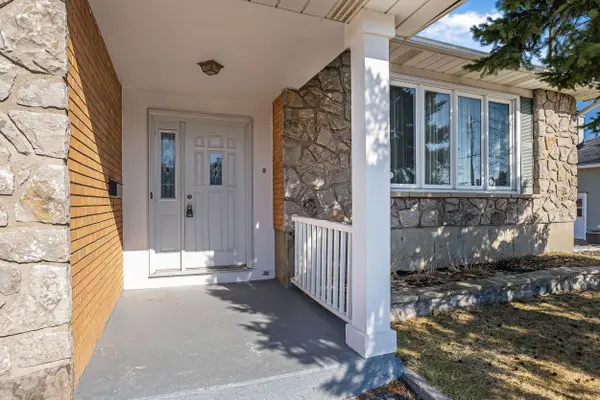 Mooneys Bay - Carleton Heights And Area, ON K2C 1Y1,1739 Fisher AVE