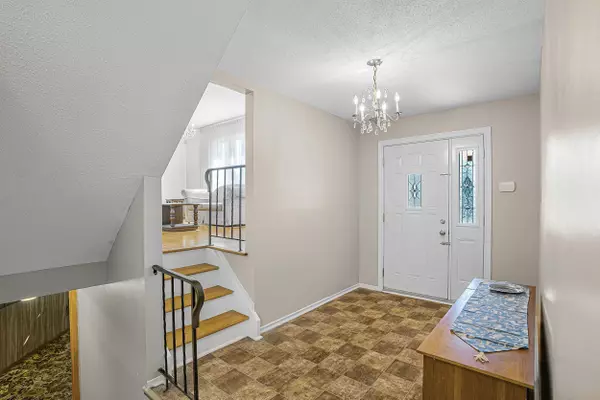 Mooneys Bay - Carleton Heights And Area, ON K2C 1Y1,1739 Fisher AVE