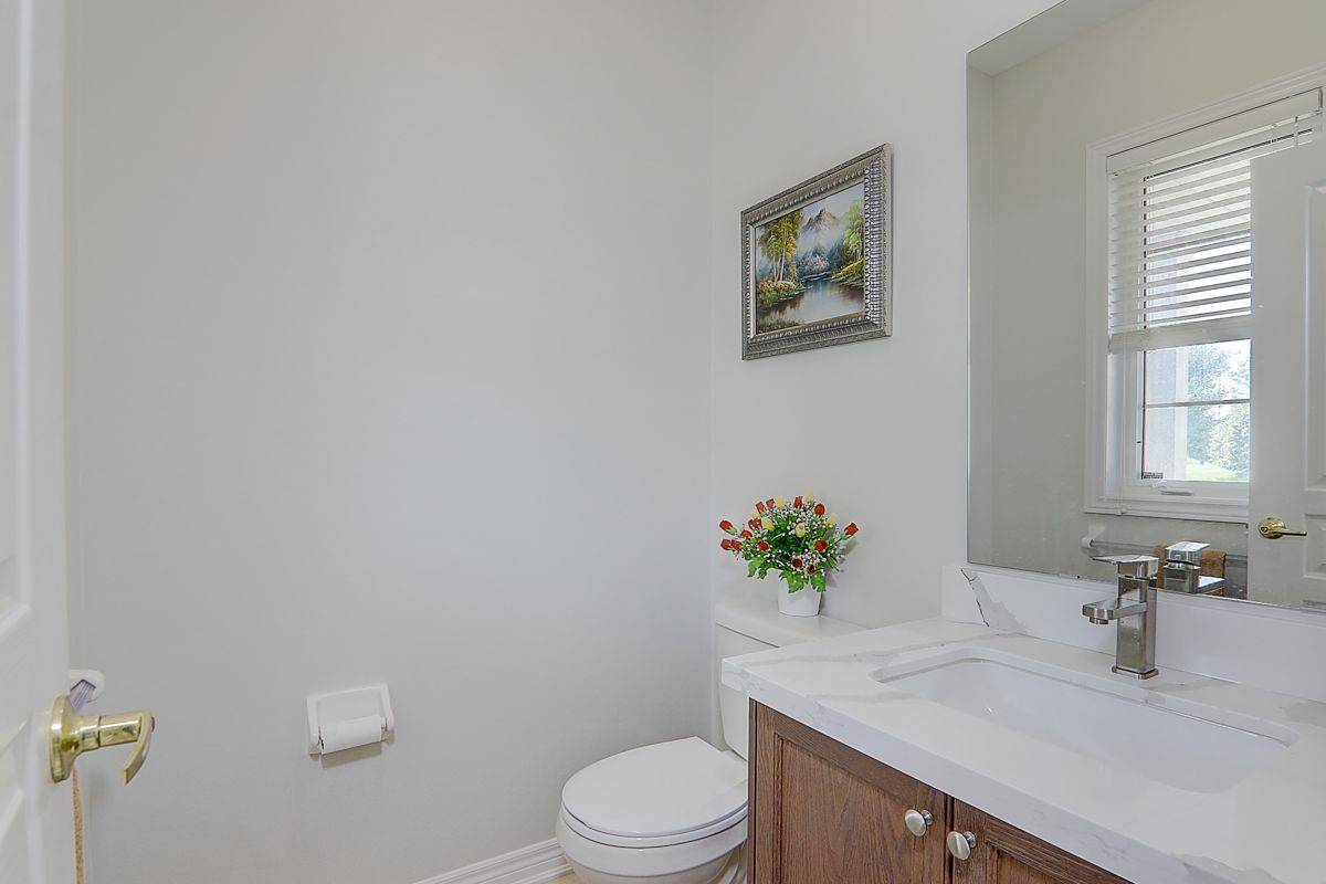 Newmarket, ON L3X 0A8,881 Memorial CIR