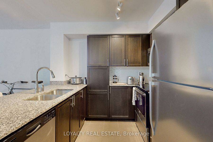 Toronto W04, ON M6A 1C3,830 Lawrence AVE W #733
