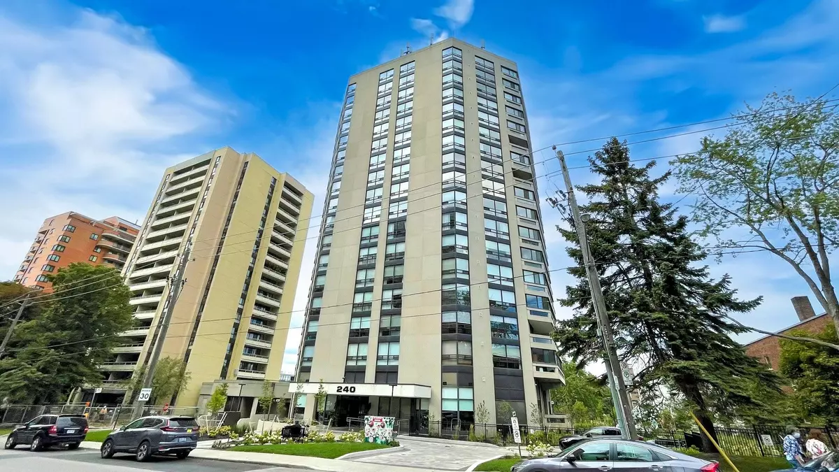 Toronto C03, ON M5P 3L5,240 Heath ST W #801