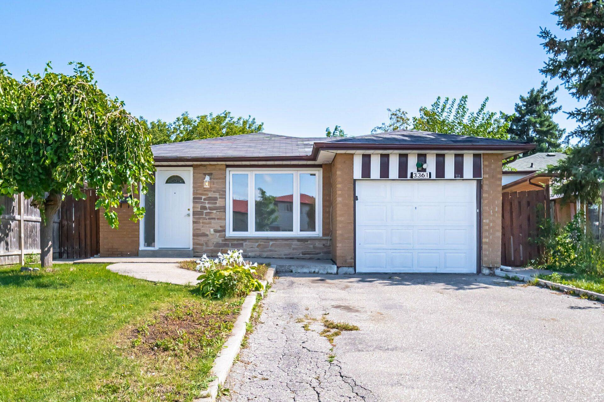 Mississauga, ON L4T 3E6,3361 Monica DR