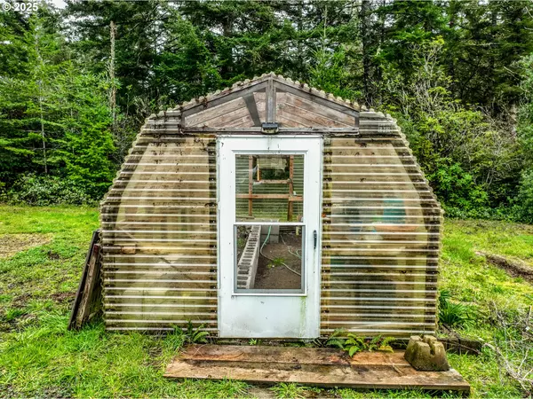 Bandon, OR 97411,58452 JACKIE RD