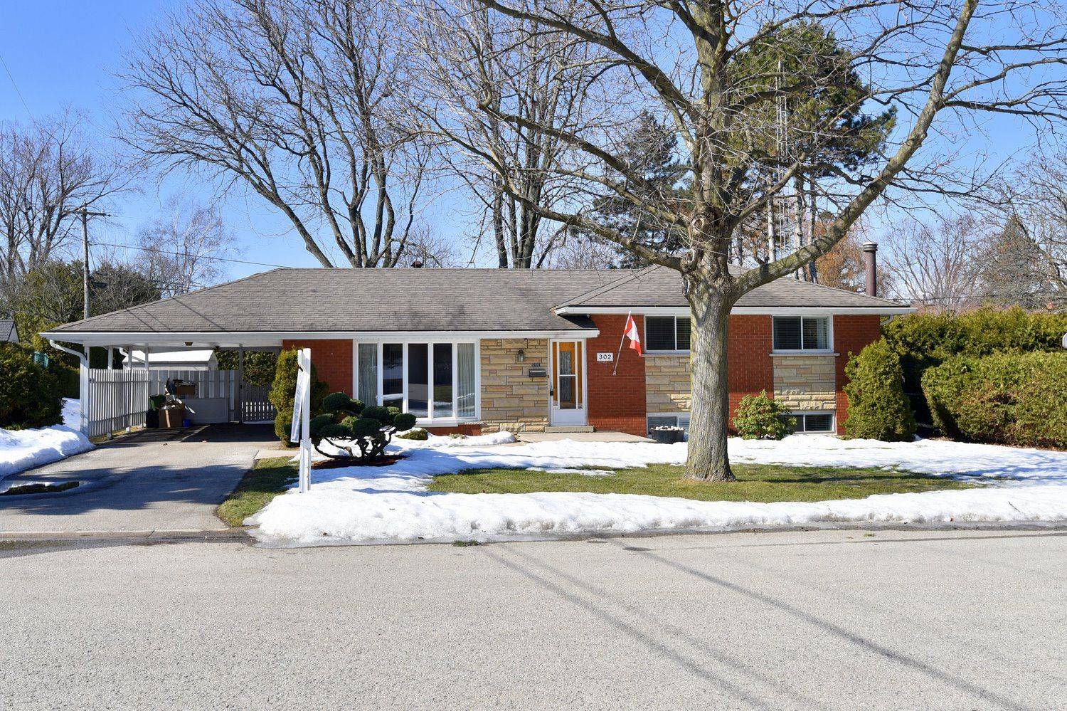 302 Alma LN, Hamilton, ON L9G 2T5
