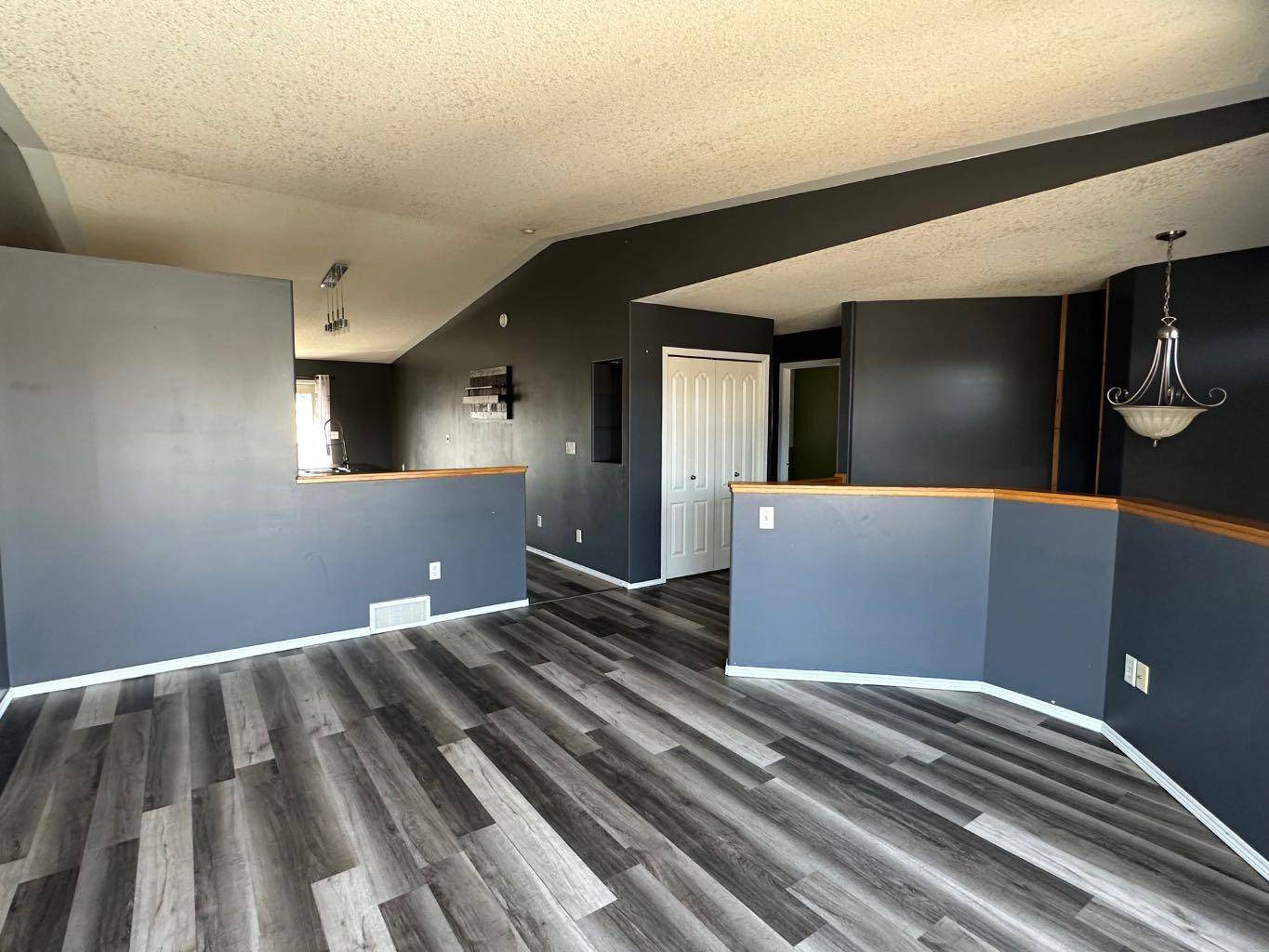 Red Deer, AB T4P 3K7,17 Ogilvie Close